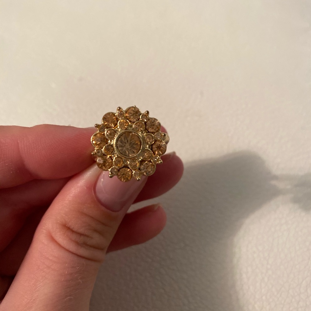 NWOT forever 21 faux gold jewelled ring Apx size 7.5-must be bundled!